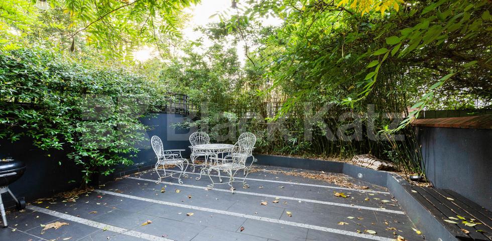 			FAMILYS ONLY, 4 Bedroom, 1 bath, 1 reception House			 Edison Road, Crouch End